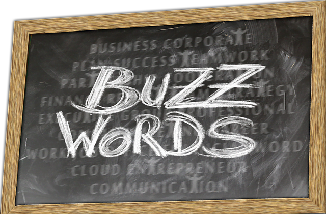 a board that reads buzz words - קידום אורגני בגוגל | PIXABAY